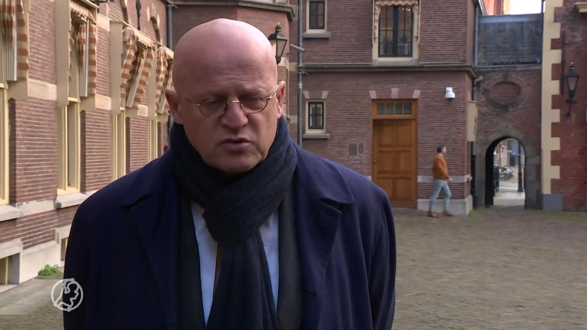 België verwelkomt Nederlanders in winkelsteden, Grapperhaus w...