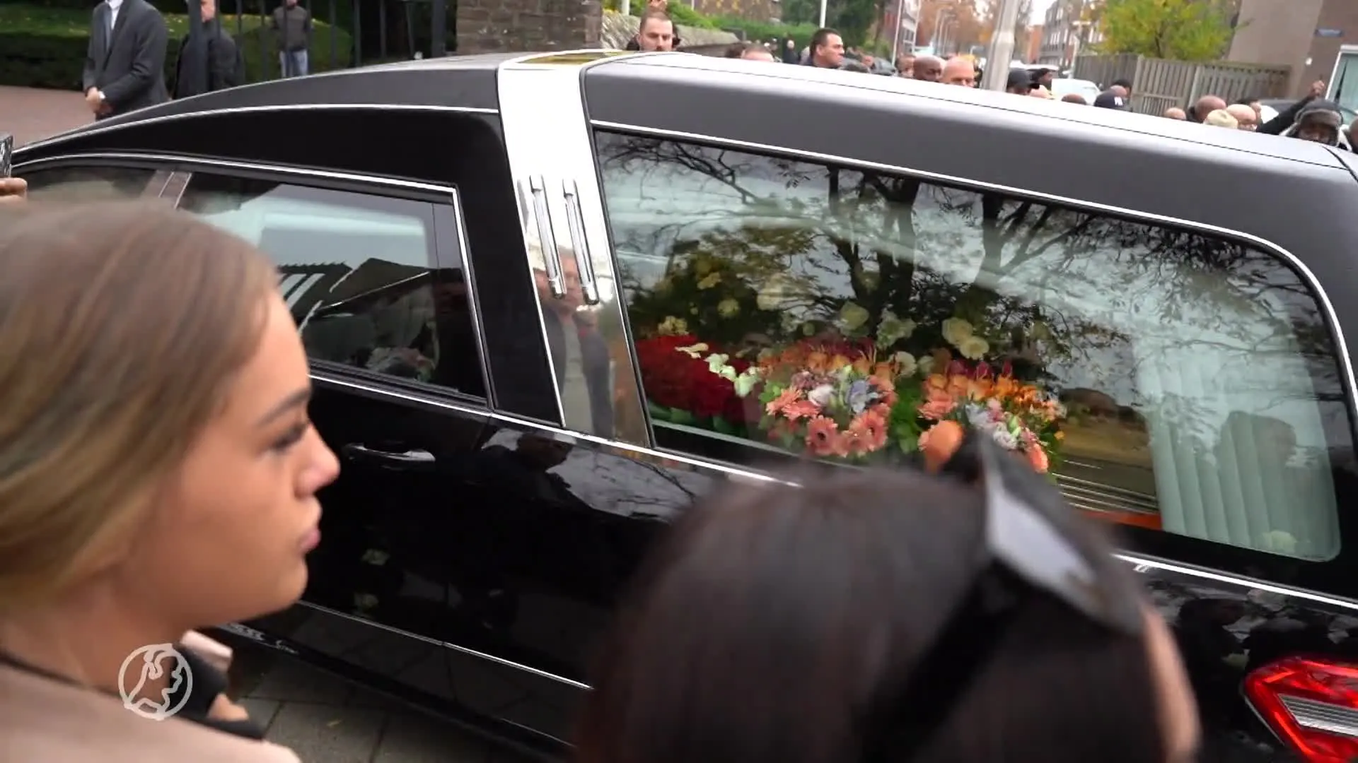 Erehaag van motorrijders bij besloten uitvaart van in Helmond verongelukte Elvis (16)