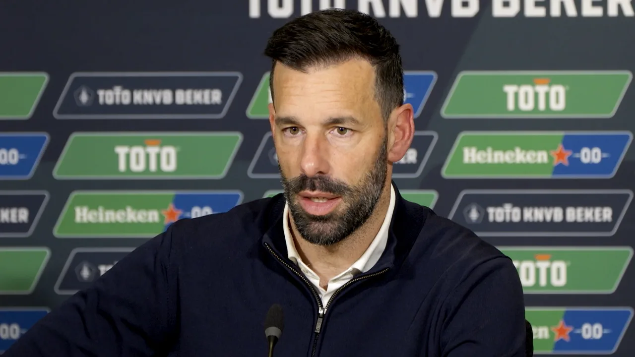 Van Nistelrooij: 'Het verschil met de eerste helft was veel te groot'