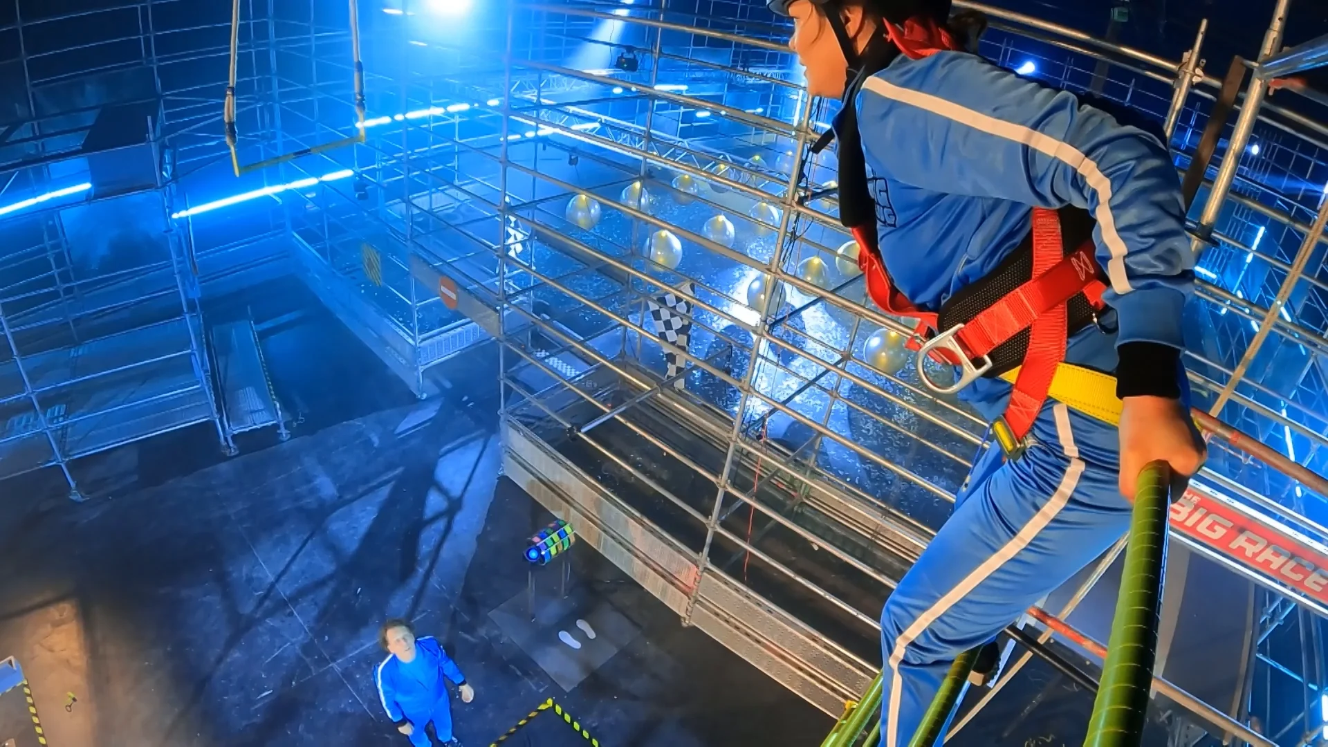 PURE ANGST bij SPRONG vanaf ZELFGEMAAKTE TRAP