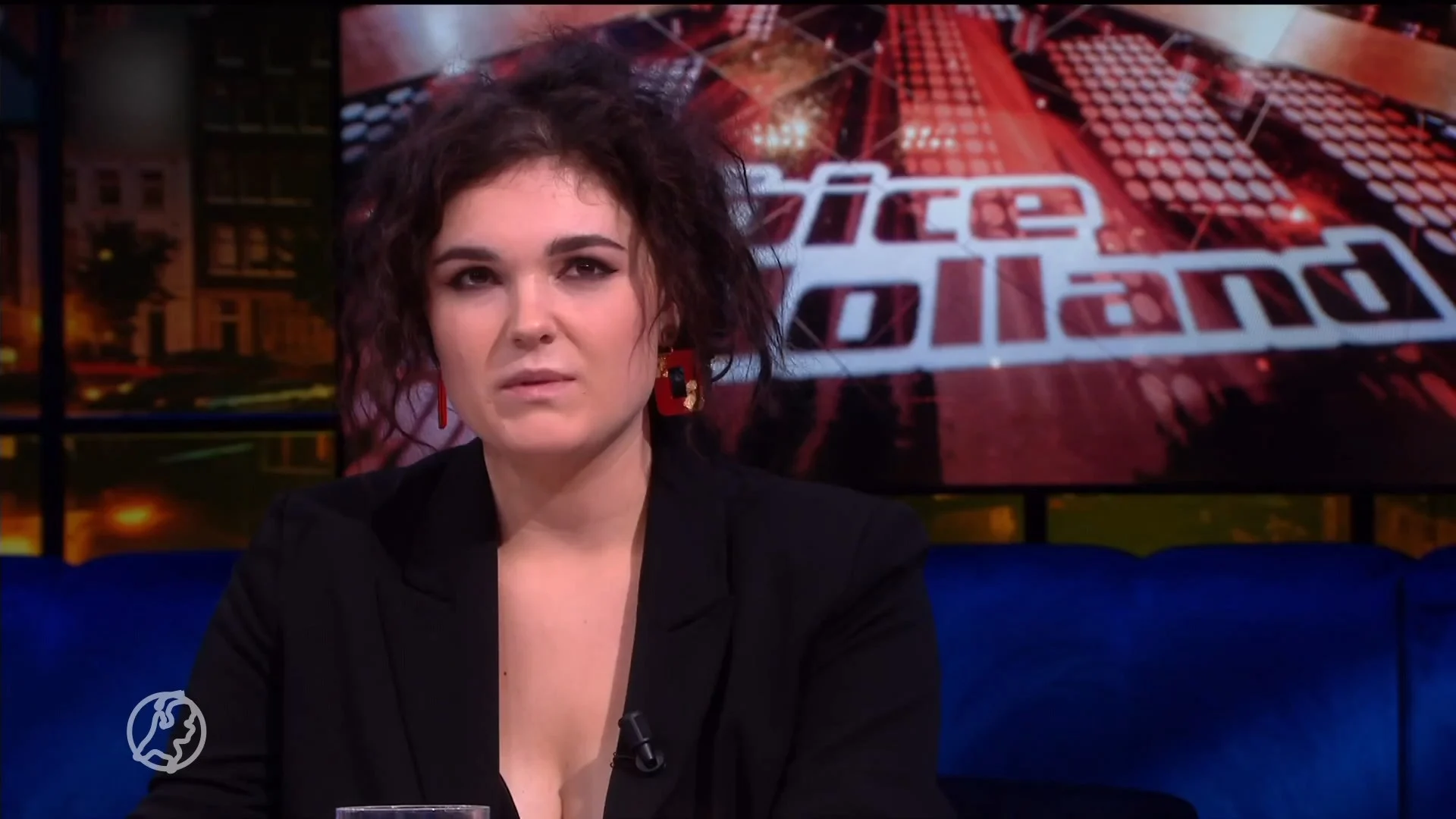 Voice-kandidate Nienke doet aangifte van aanranding tegen bandleider Rietbergen