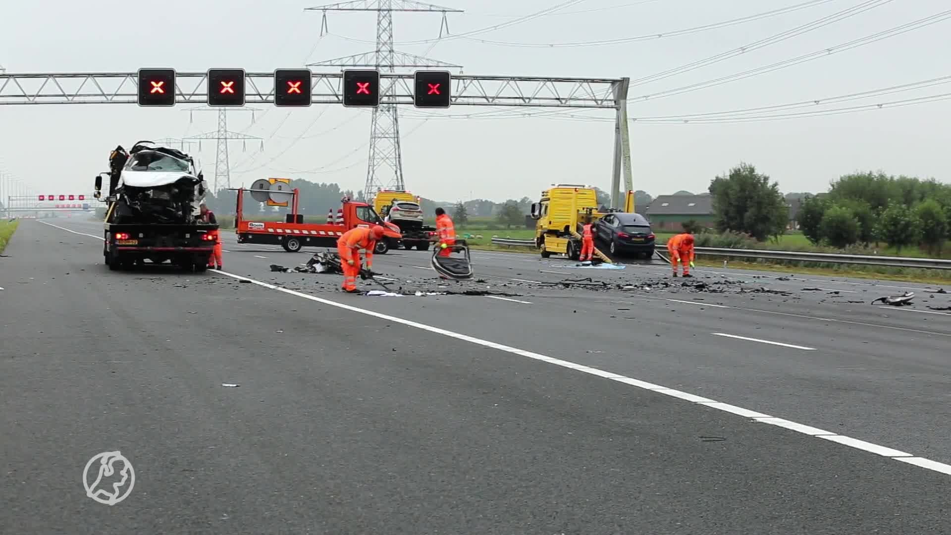 Dode en zwaargewonden door ongeluk met spookrijder op A2