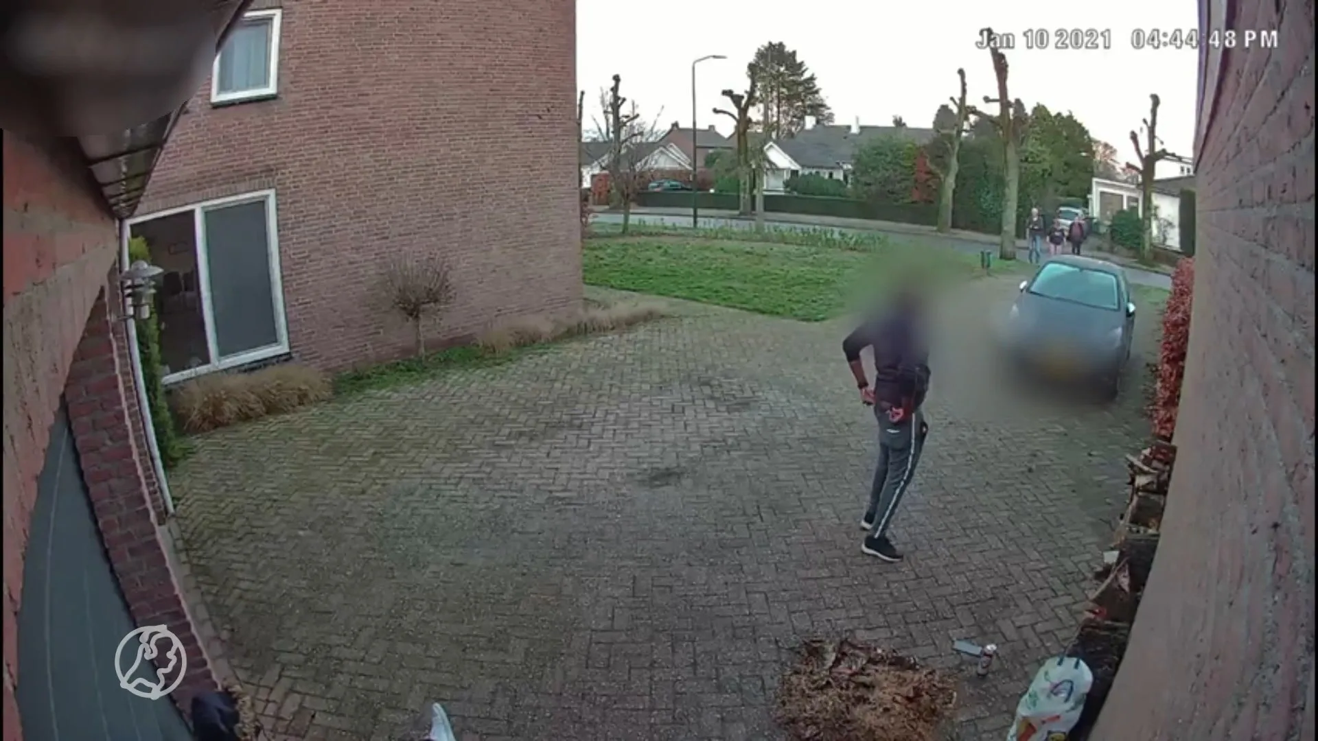 Bewoners verjagen groep overlastgevende asielzoekers in Budel...