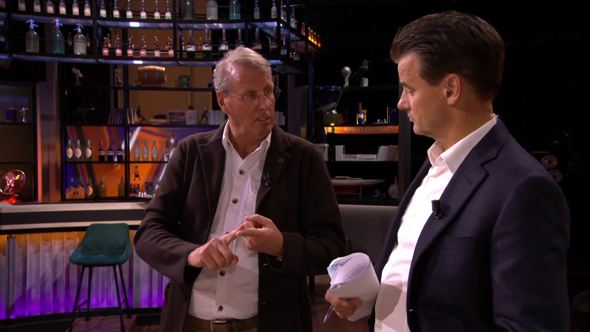 In de Wandelgangen met Chris Woerts: ‘Straks wordt bekend dat het een complot is geweest, dat Mislintat ingehuurd is om Ajax kapot te maken’