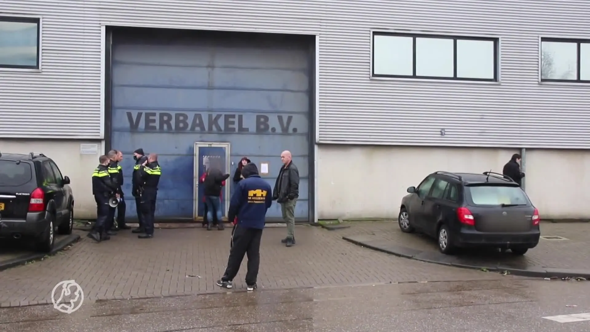 Honderden mensen feesten illegaal in bedrijfspand Schiedam