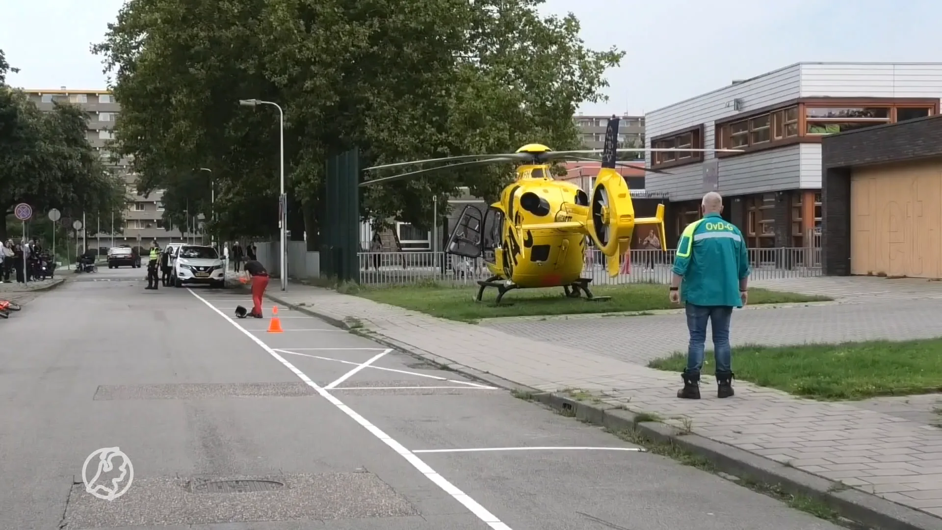 Tiener zakt door dak van basisschool en raakt zwaargewond