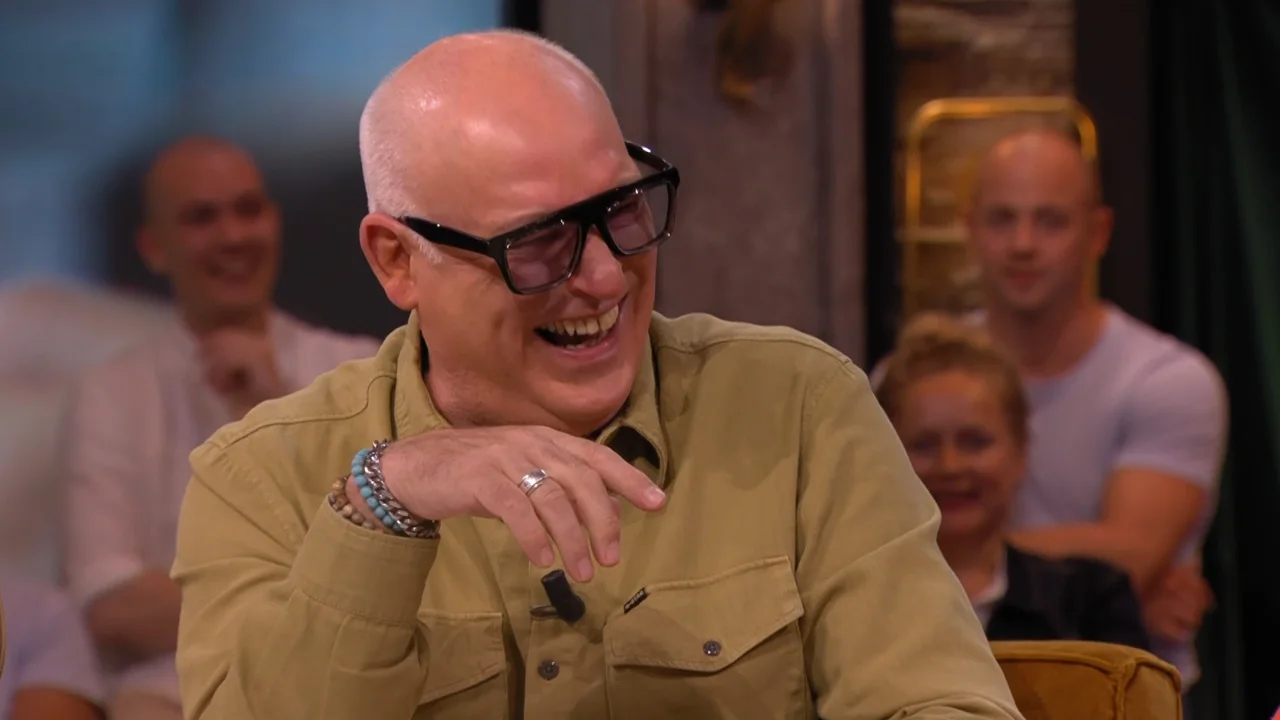 René moet lachen om evaluatiegesprek met directie