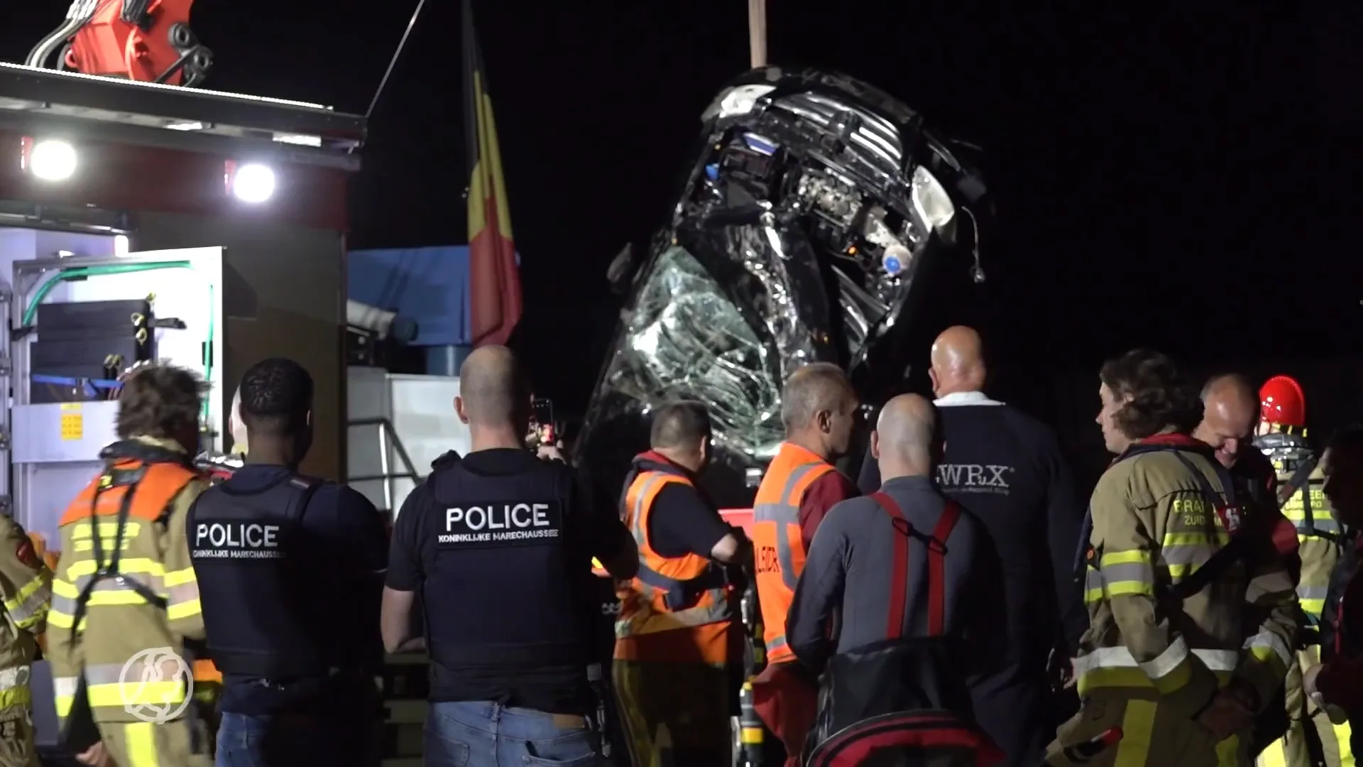 Politieachtervolging in Maastricht escaleert: auto belandt in water met inzittende en zinkt