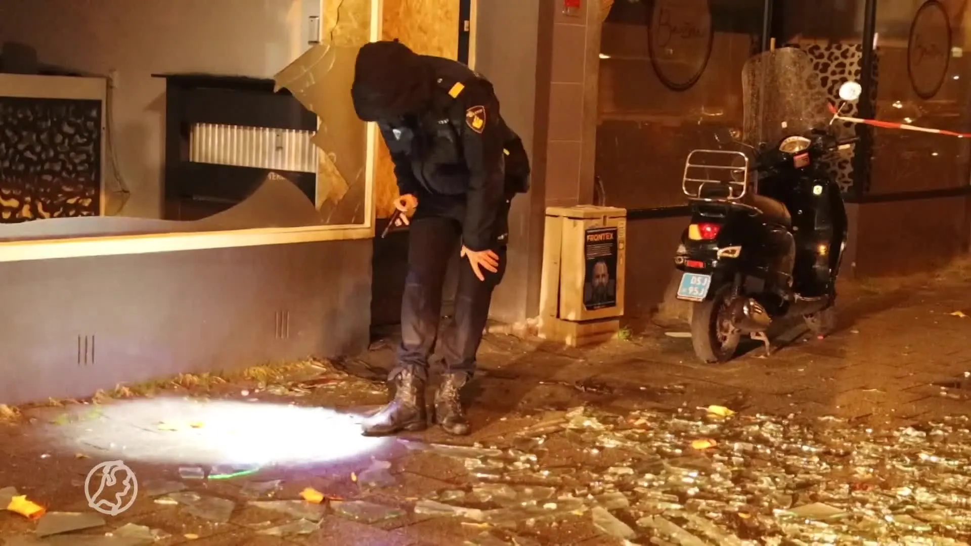 Ravage op straat na explosie bij kantoor platenlabel in Rotterdam