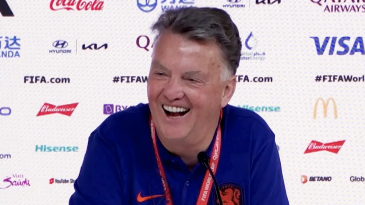 Van Gaal schiet in de lach na vraag Valentijn: ‘Dat dit nou met jou moet gebeuren!’