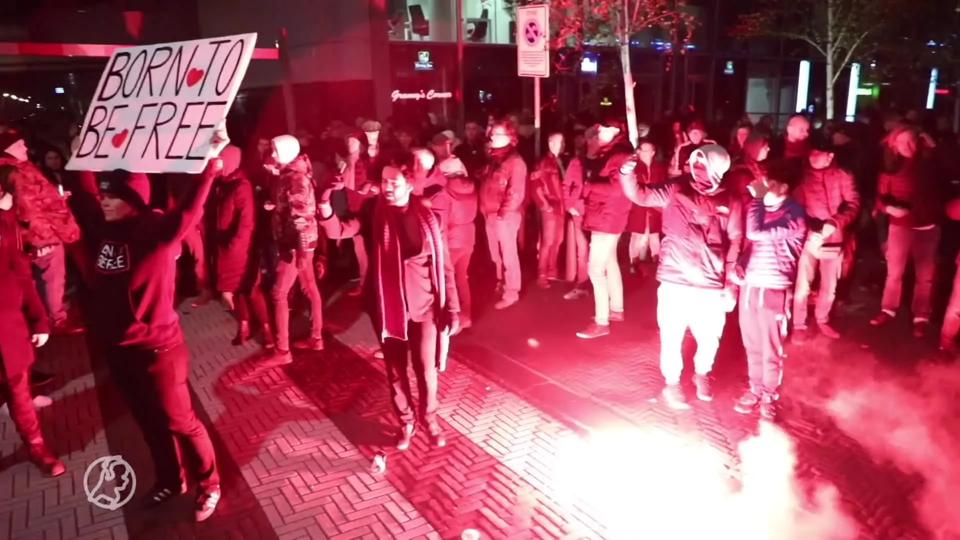 Waterkanon ingezet bij demonstratie tijdens coronapersconferentie