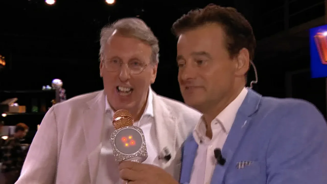 Wilfred en Chris Woerts zingen 'Zwemmen in Bacardi Lemon' In de Wandelgangen