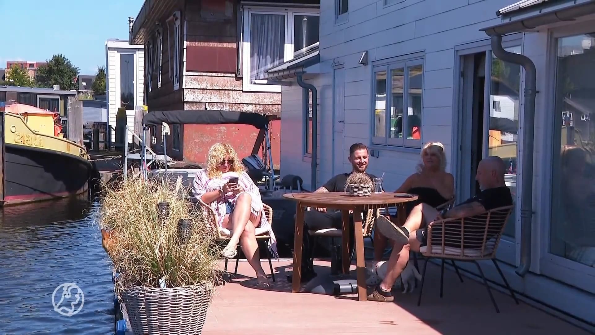 Woonbootbezitters storen zich aan vervuild water