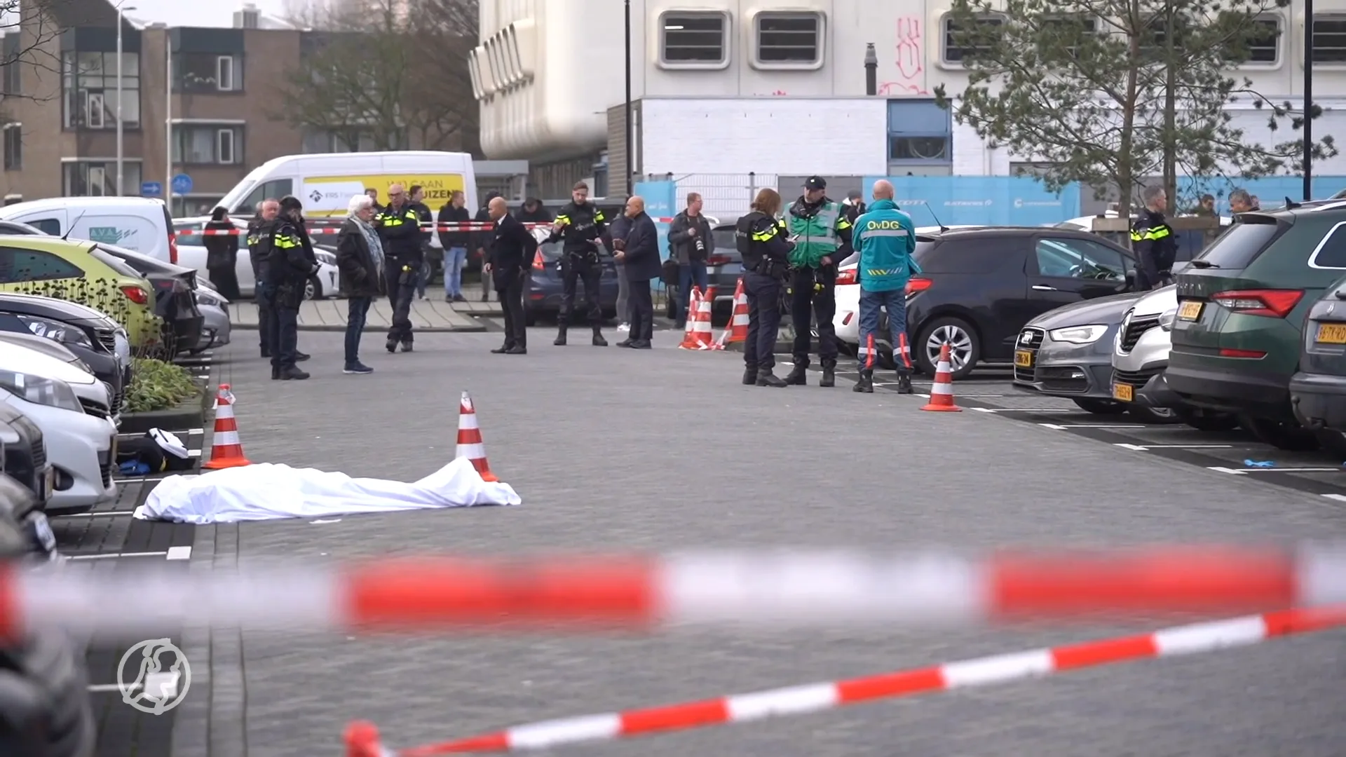 Moeder (66) doodgeschoten bij winkelcentrum Zwijndrecht, dochter (38) raakt zwaargewond
