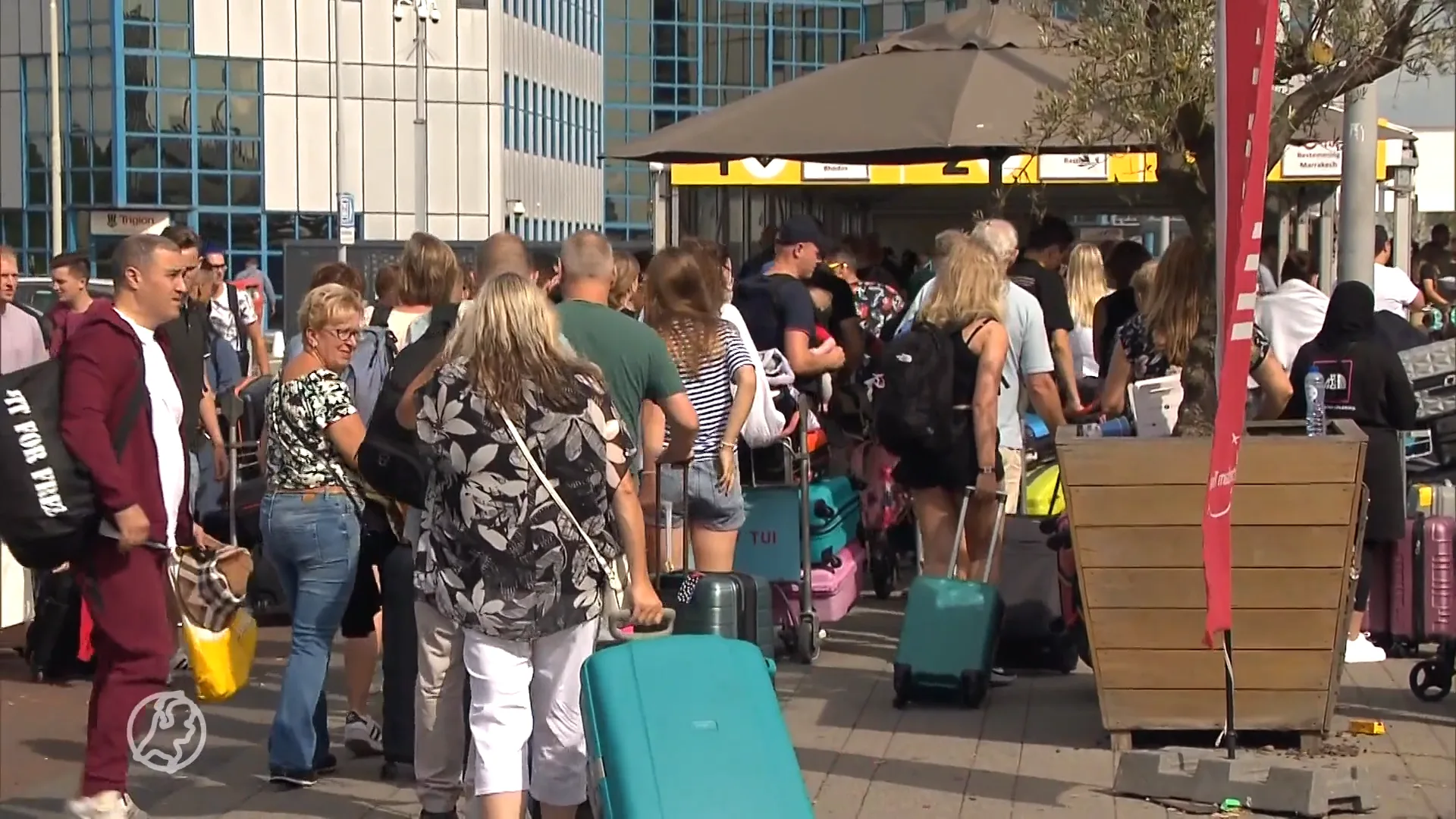 Passagiers Corendon gestrand op Rotterdam Airport: 'We voelen ons opgelicht'