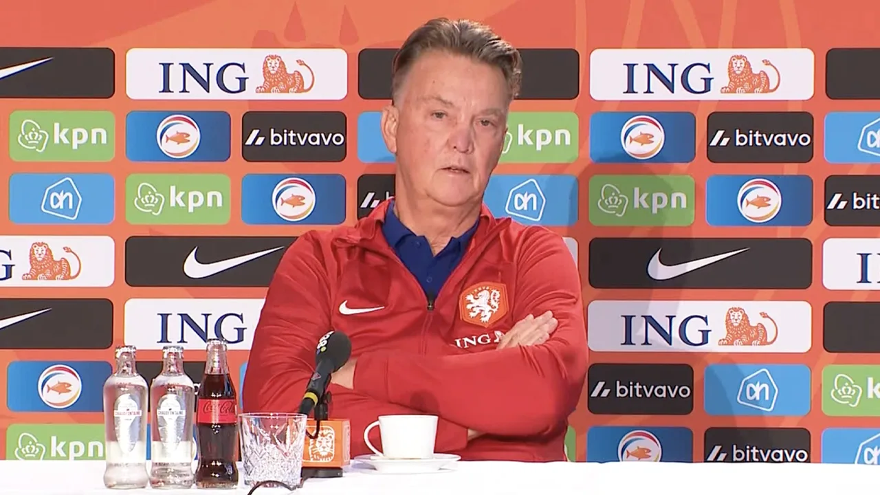 Van Gaal geïrriteerd door vragen op persconferentie: 'Ik vind het zo ongelooflijk negatief!'