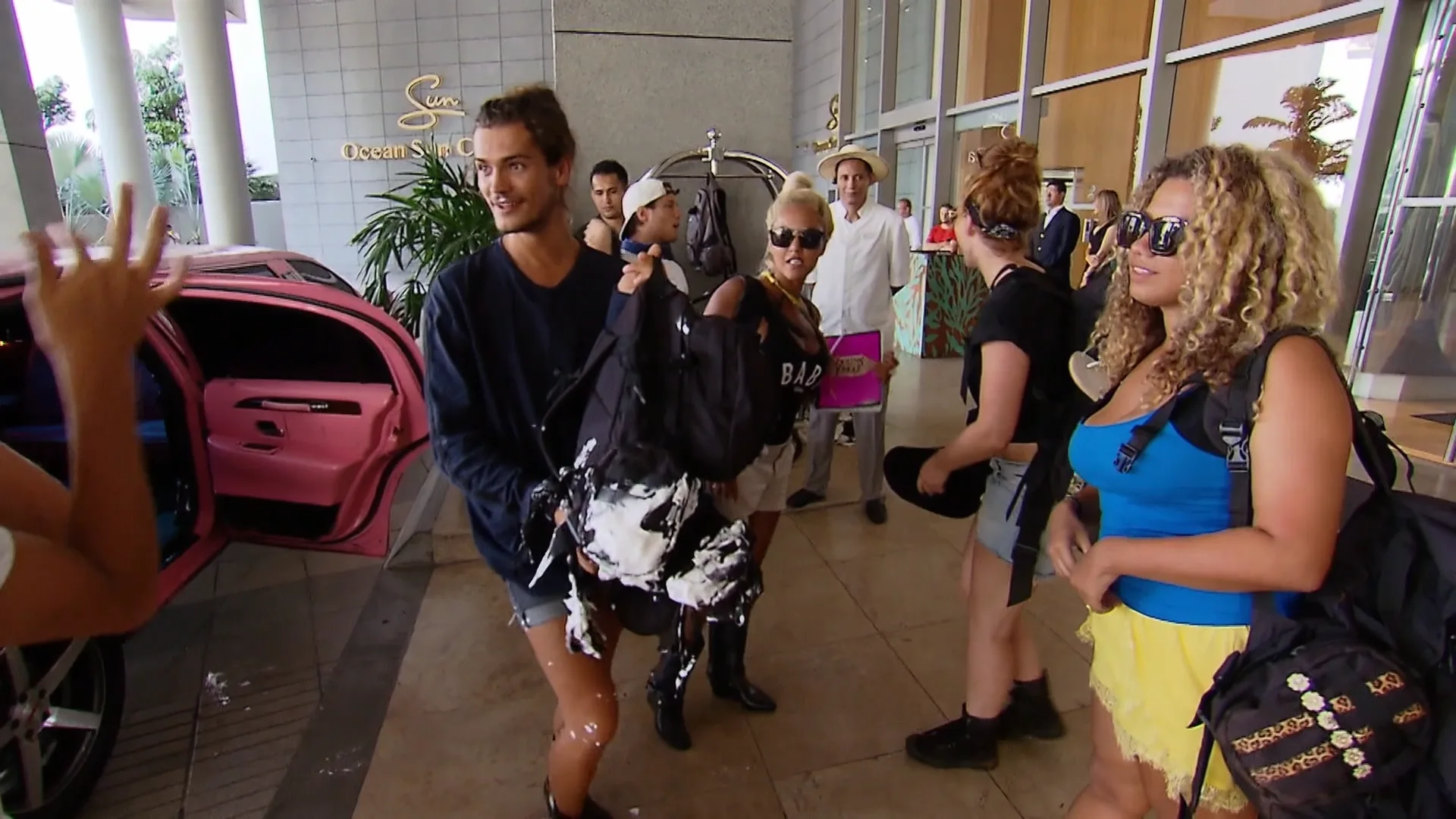 De queens mogen terug naar de BEWOONDE WERELD