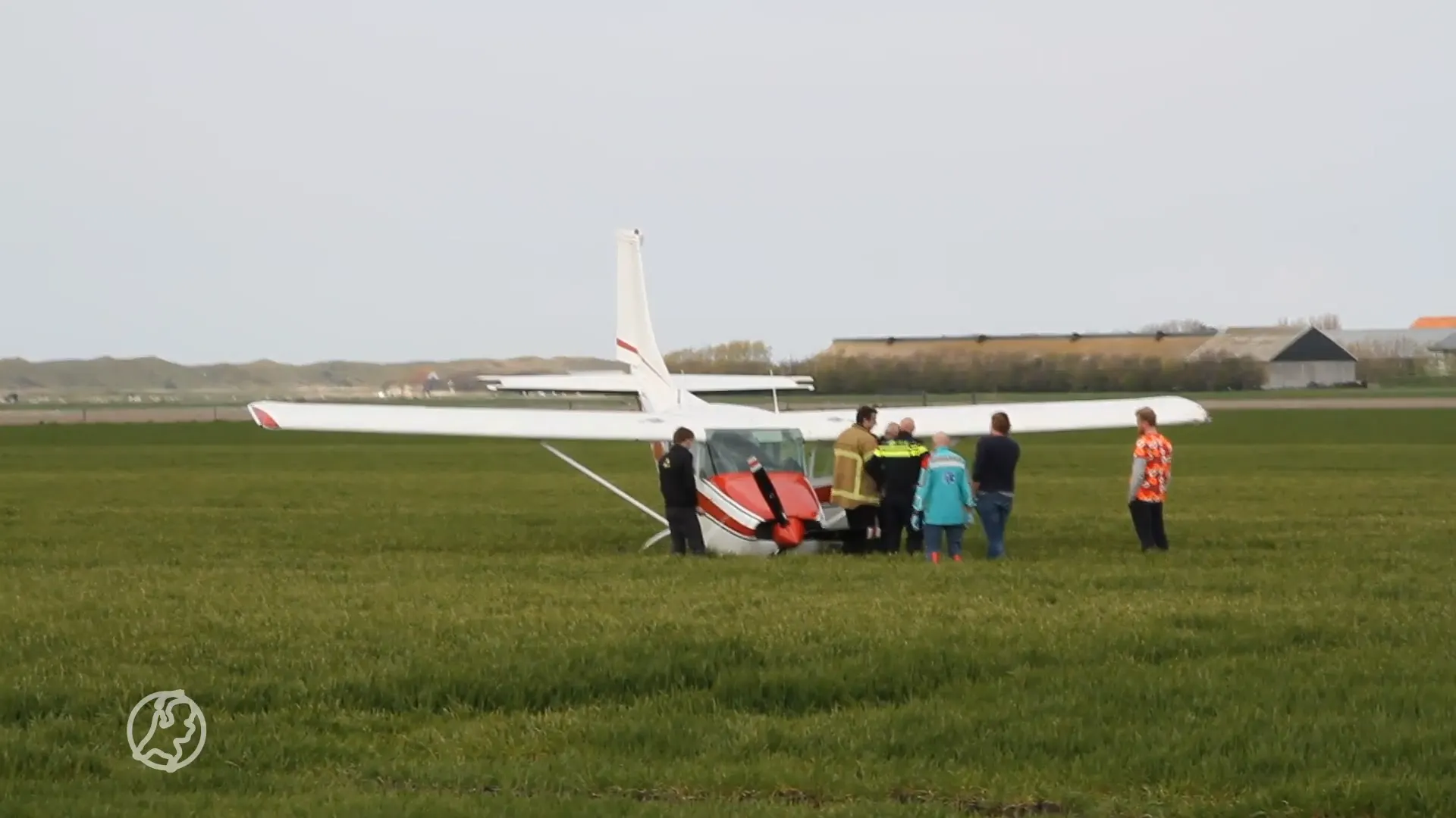 Vliegtuig crasht op vliegveld Texel: 'We leven nog!'