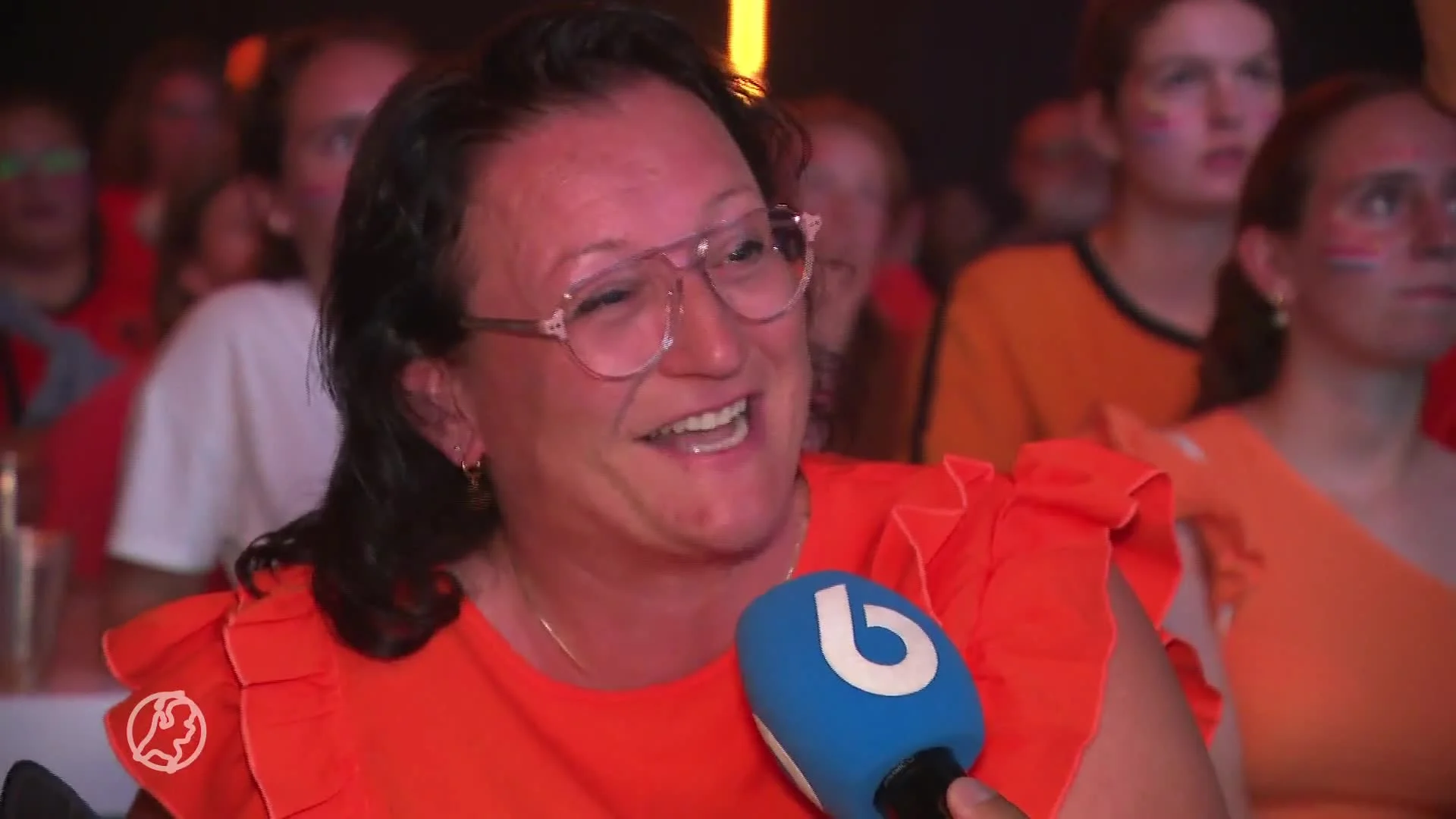 Leeuwinnen spelen gelijk tegen VS, honderden fans trokken nacht door om wedstrijd te zien