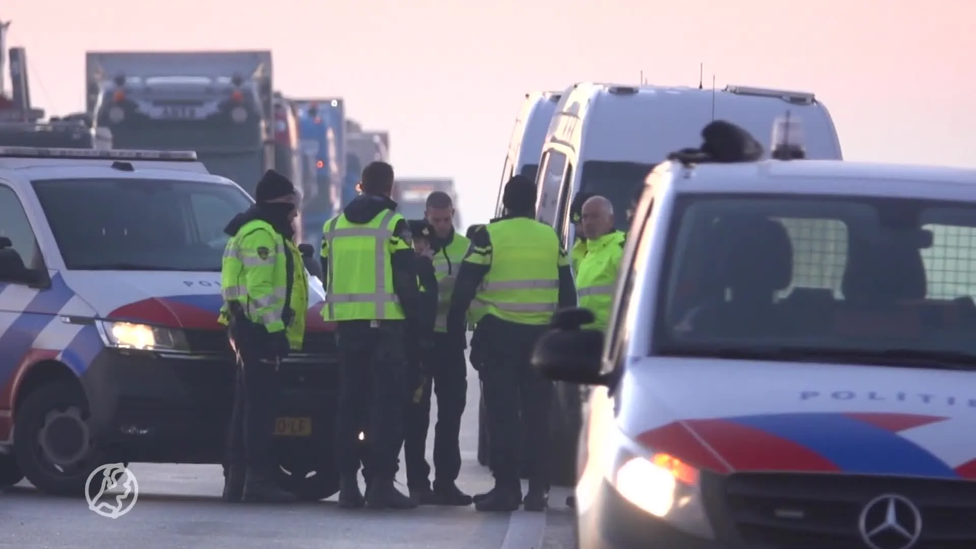 Bestuurder overleden bij ernstig ongeluk op Markerwaarddijk