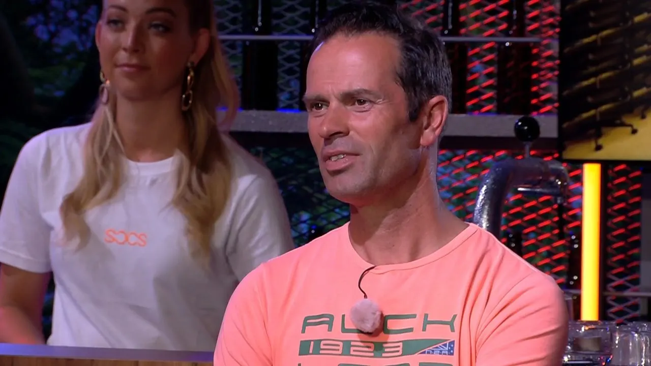 Johan over vriendin Bas: 'Hoe komt zo'n boer aan zo'n lekker ...