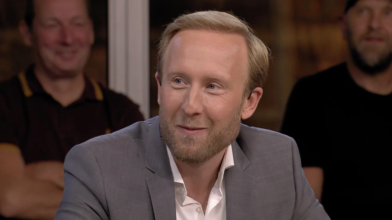 Raymond gaat binnenkort ‘nationale held’ ontmoeten: ‘Ben een beetje verliefd op ‘m!’