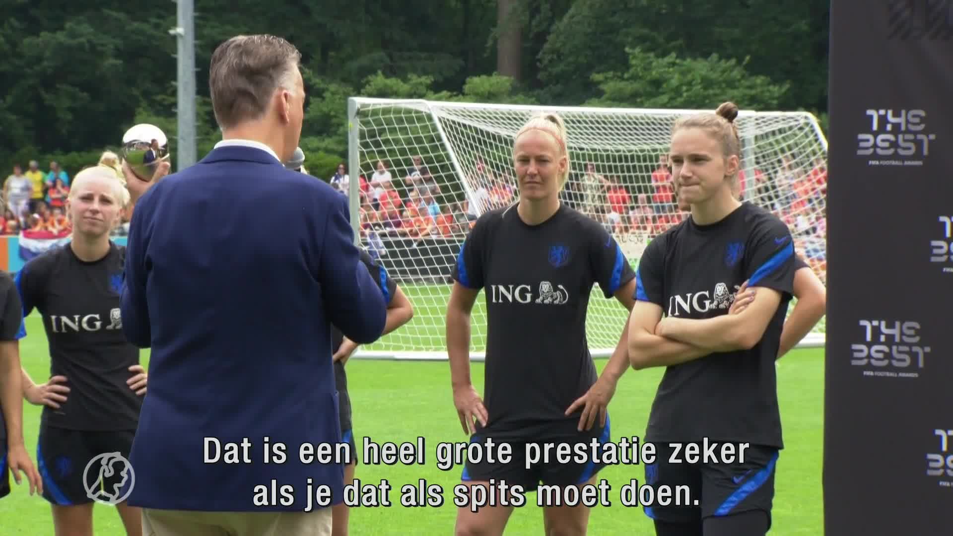 Speech Louis van Gaal voor Oranjevrouwen gaat compleet mis