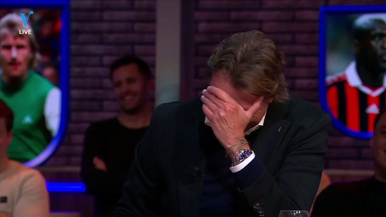 De mannen zien bom barsten bij Lang Leve de Liefde