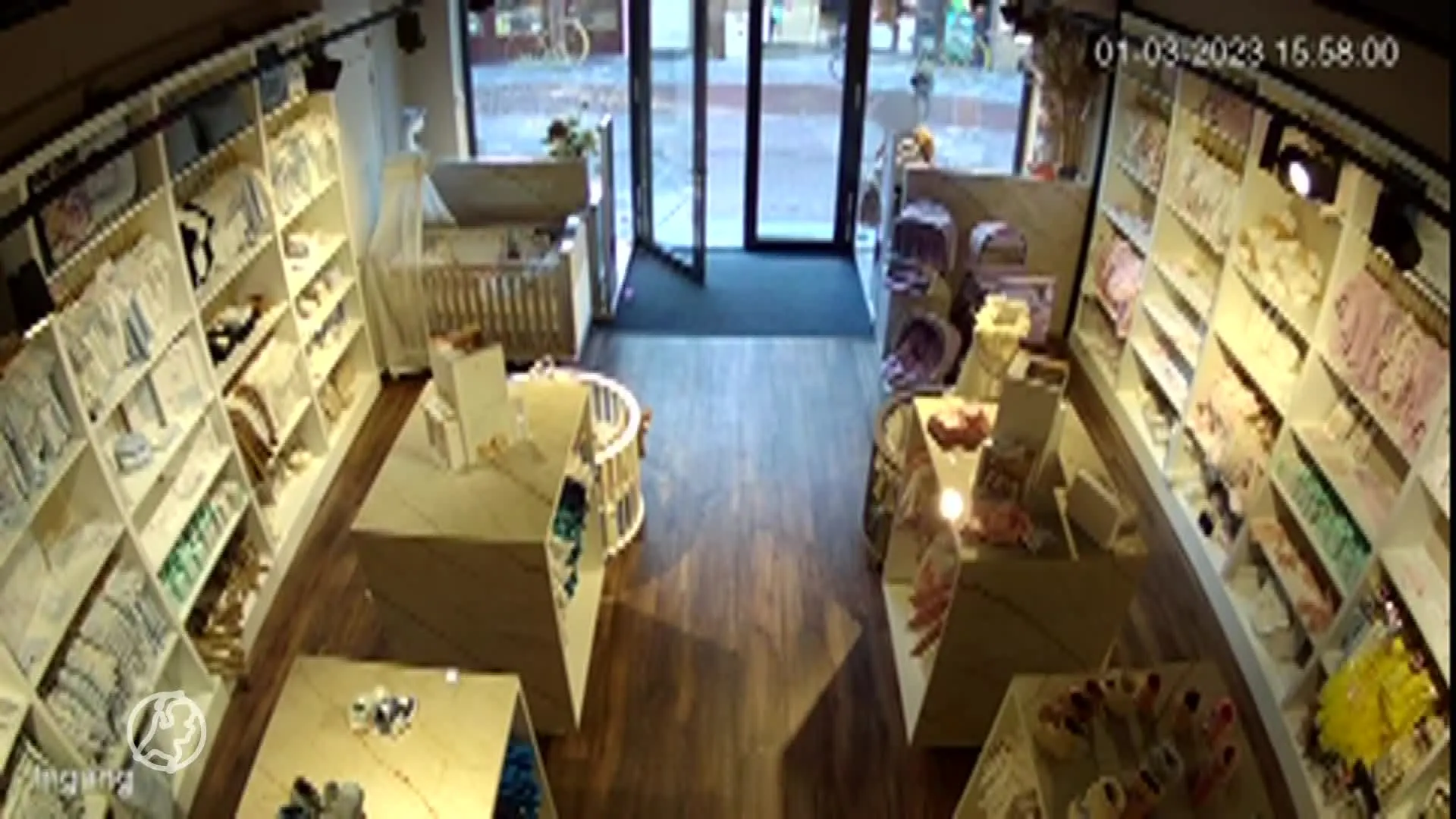 Een paar seconden niet opletten en je dure kinderwagen is weg