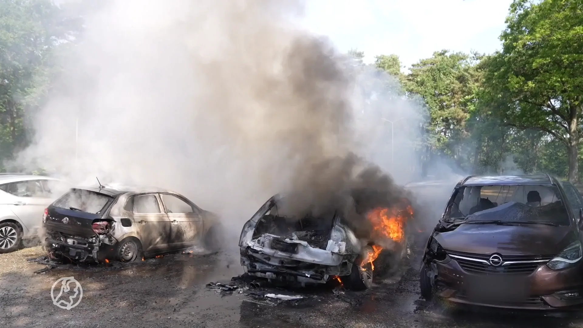 Foutje, bedankt! Wegbranden van onkruid leidt tot uitgebrande auto's