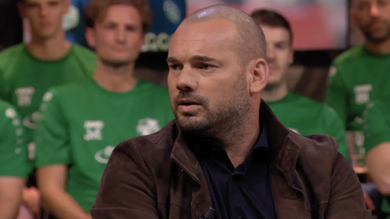 Sneijder kritisch op Ajacied: 'Die moet je gewoon even uit z'n lijden verlossen'