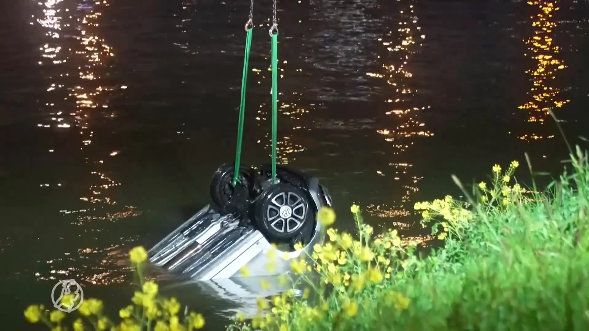 Fietser ernstig gewond na aanrijding, auto van dader mogelijk gevonden in kanaal