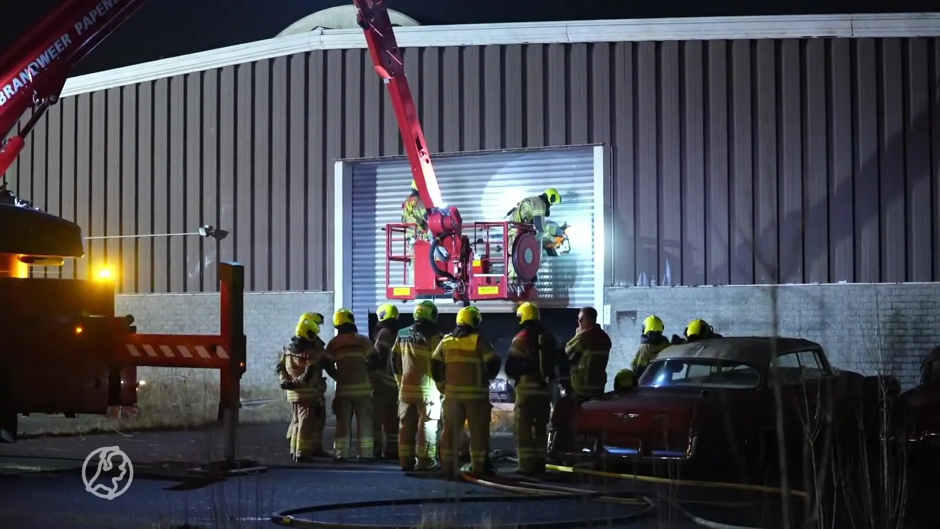 Kostbare oldtimers beschadigd bij brand in Dordtse loods