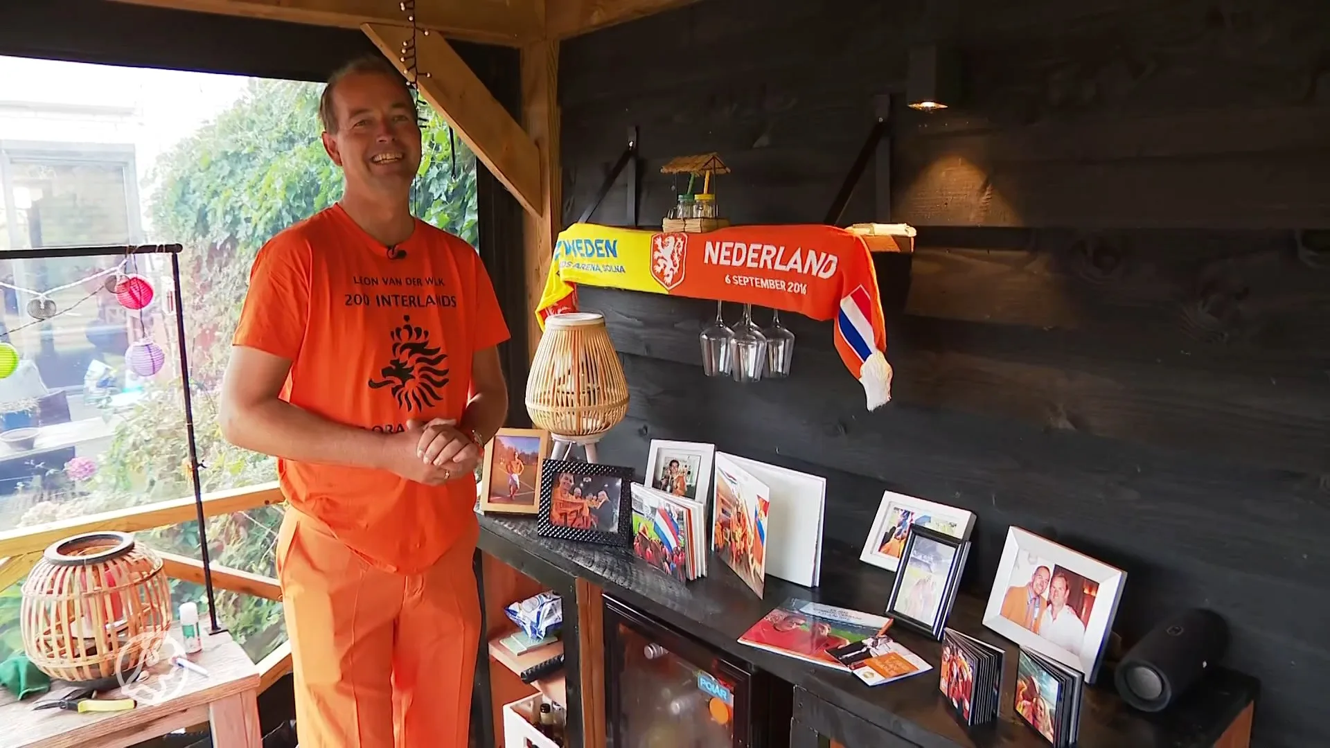 Superfan Leon morgen bij 200e oranjewedstrijd: 'Sinds 1987 geen thuisduel gemist'