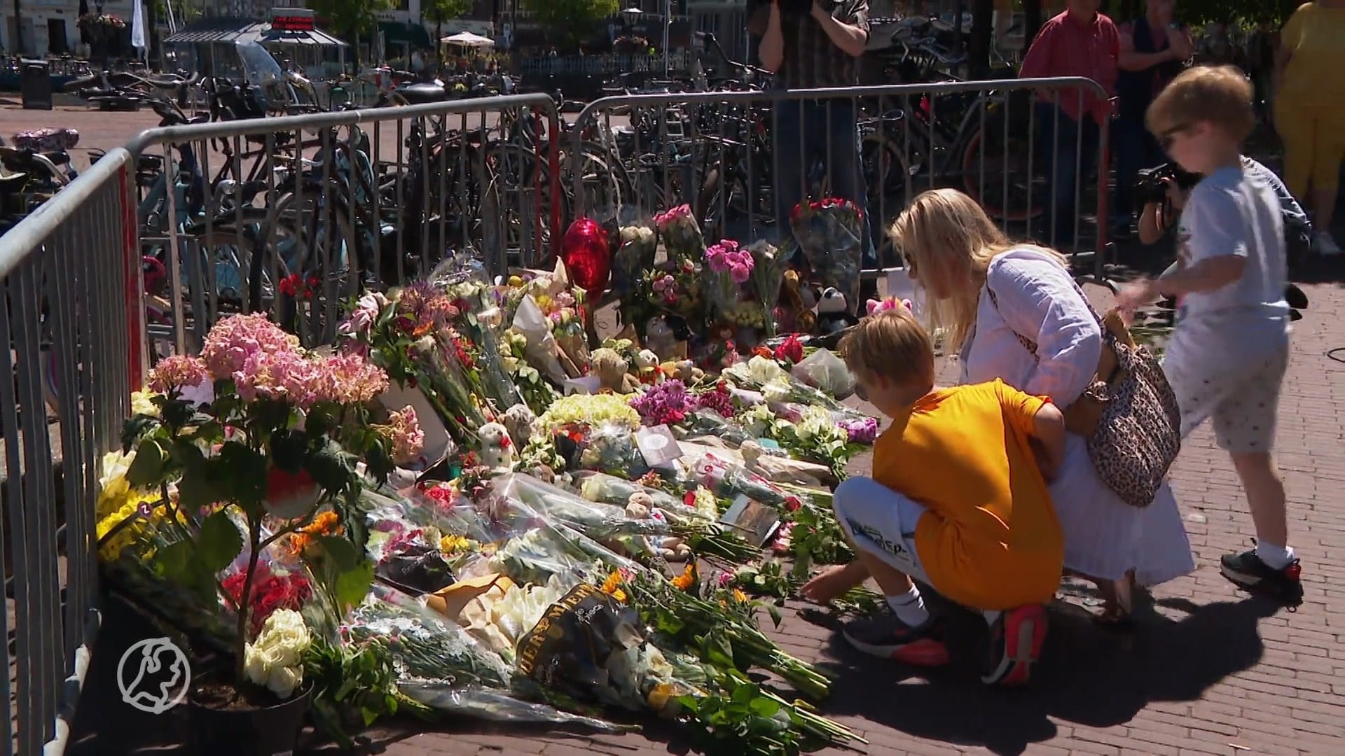 Leiden huilt om bij busongeval overleden meisje (7)