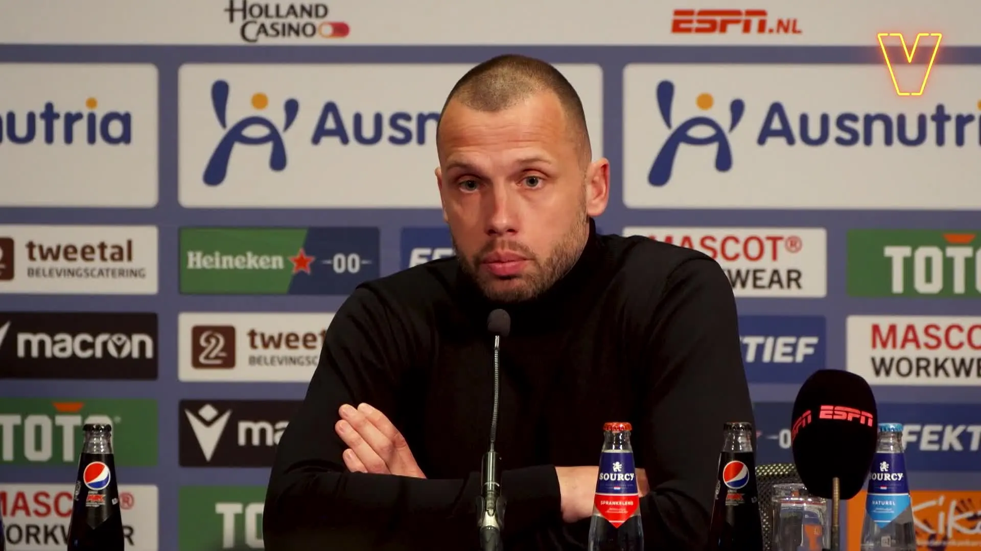 Heitinga spreekt zich uit over ‘Bommen op Rotterdam’-spreekkoren