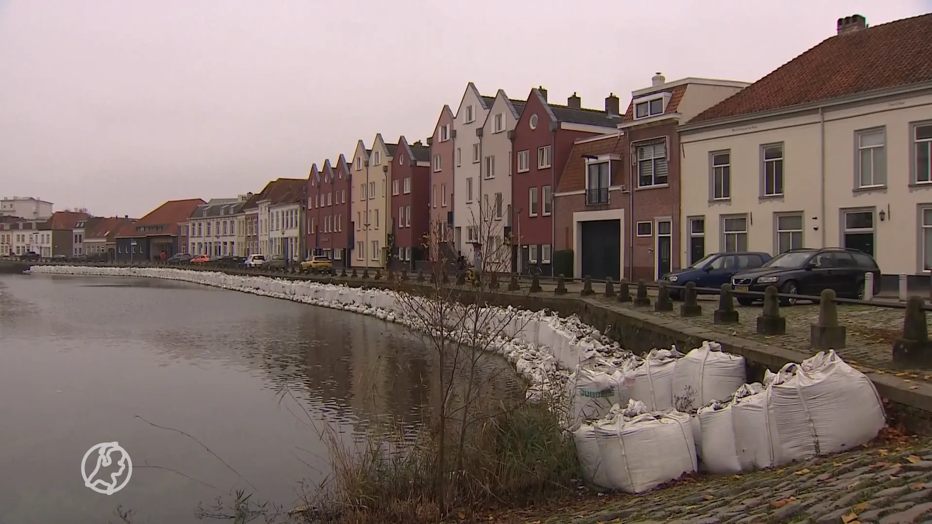 Bewoners Bergen op Zoom helemaal klaar witte zandzaken op kade