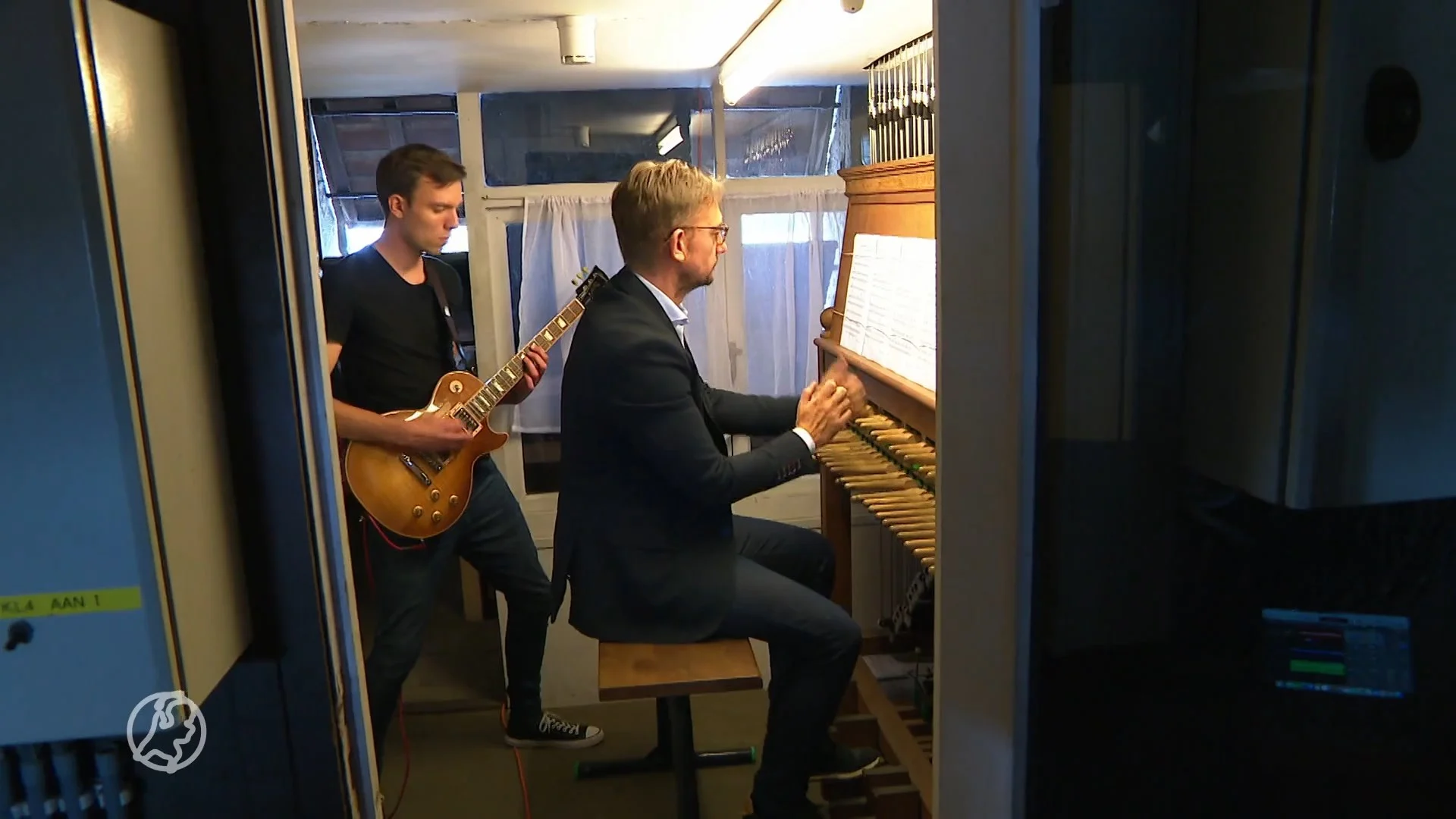 Frank en Jitse gaan viral door heavy metal van Motörhead op de carillon