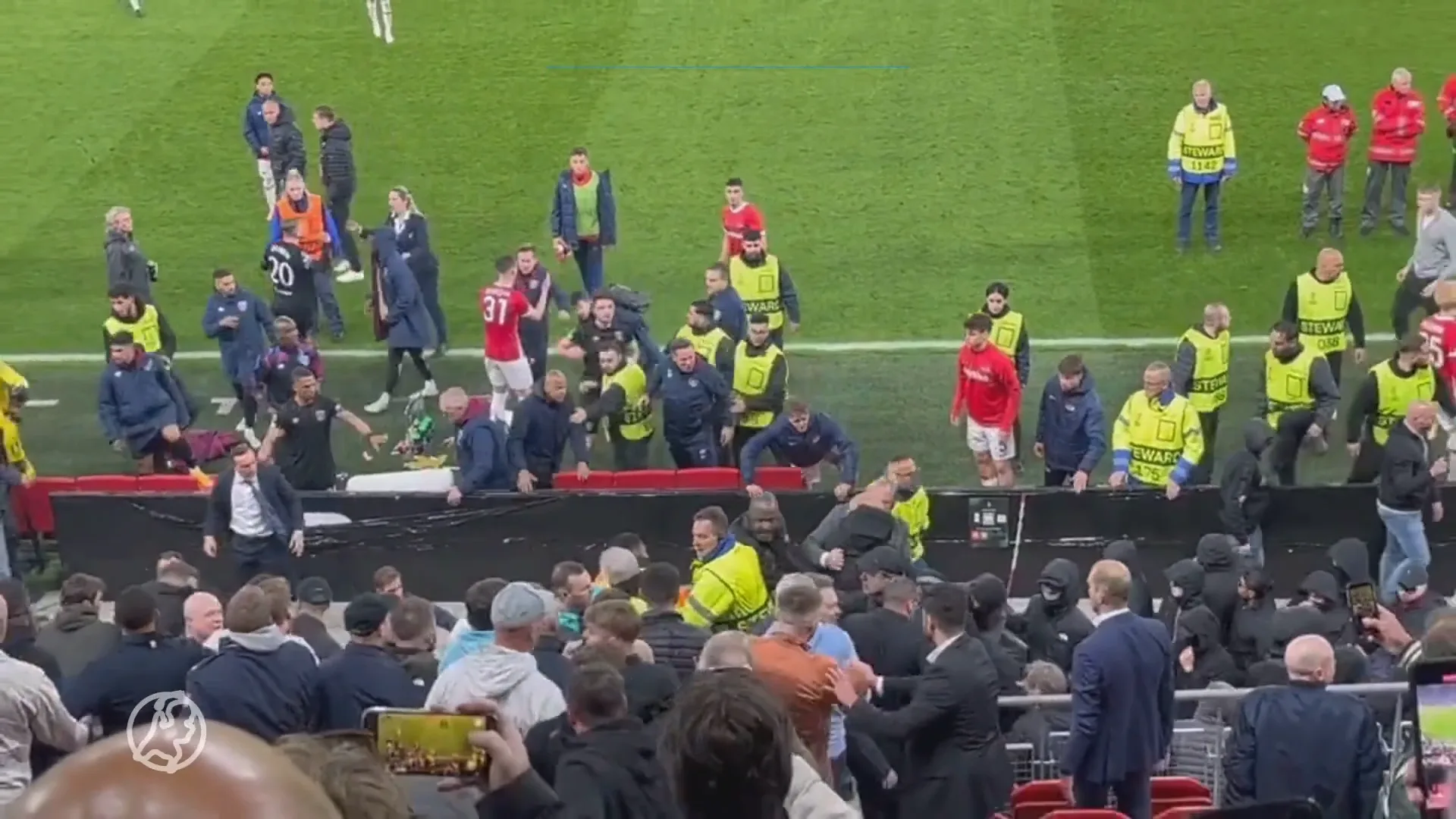 Geen aanhoudingen om bestorming hoofdtribune door AZ-supporters