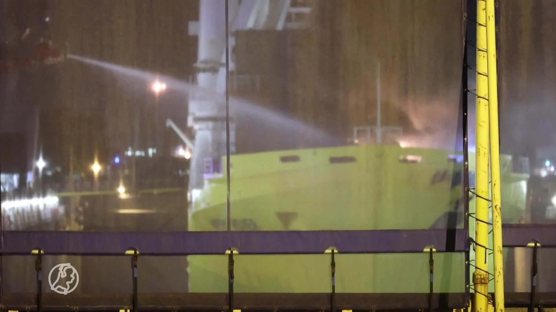 Brand op schip in droogdok in Schiedam