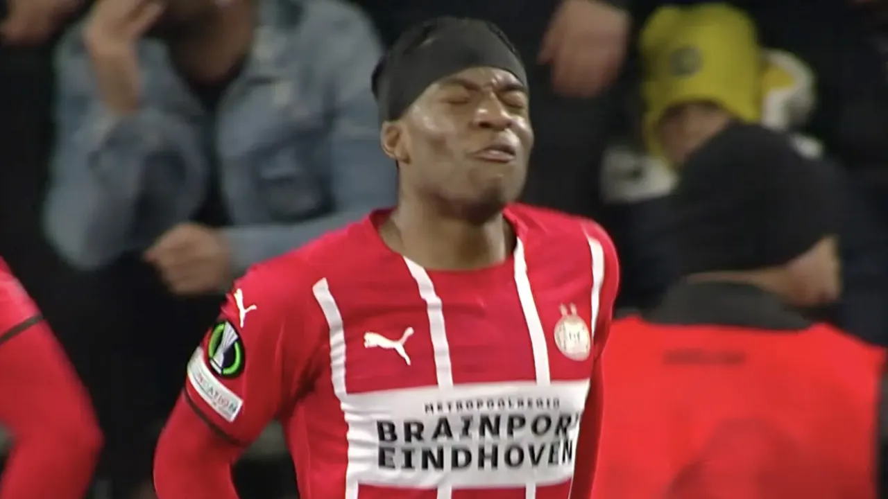 KANS: Madueke scoort bijna na schitterende solo