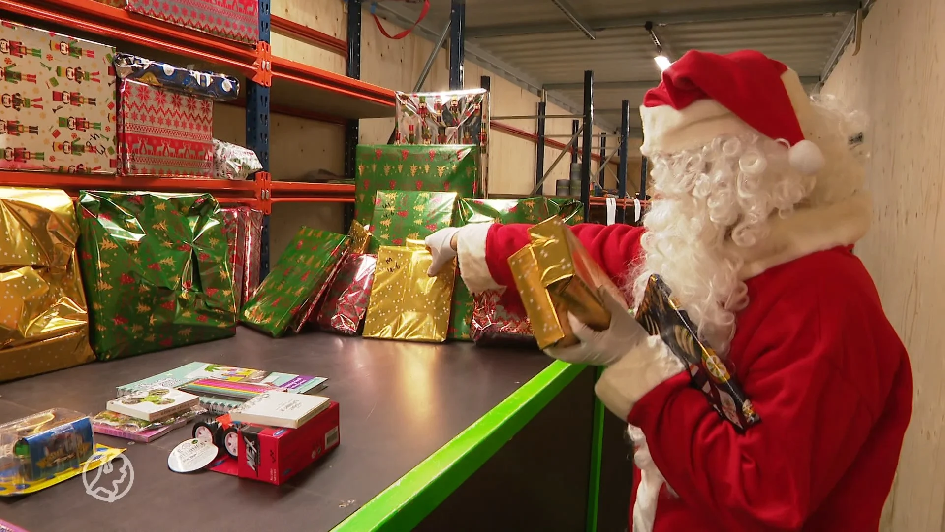 FC Emmen zamelt duizend kerstcadeautjes in voor kinderen