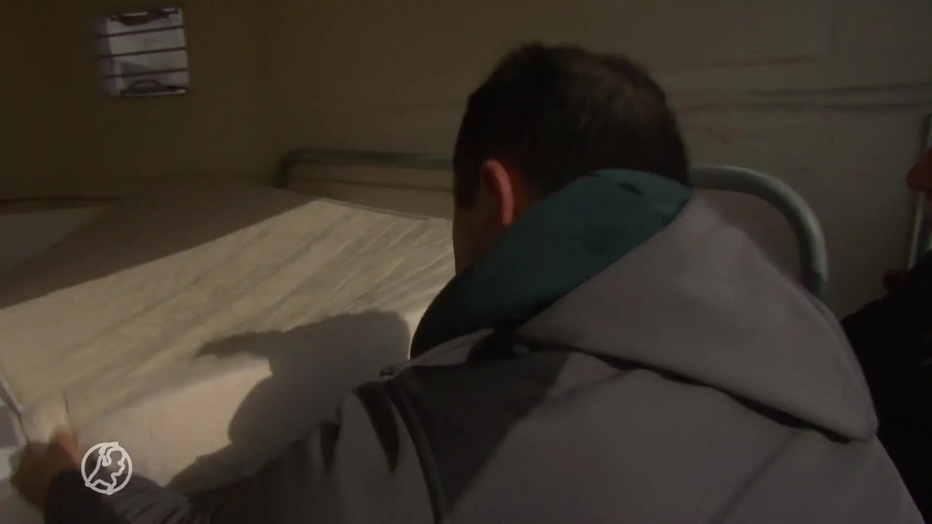 Bob zamelt hulpgoederen in voor Oekraïne, waar zijn vrouw en kinderen zich schuil houden in de kelder