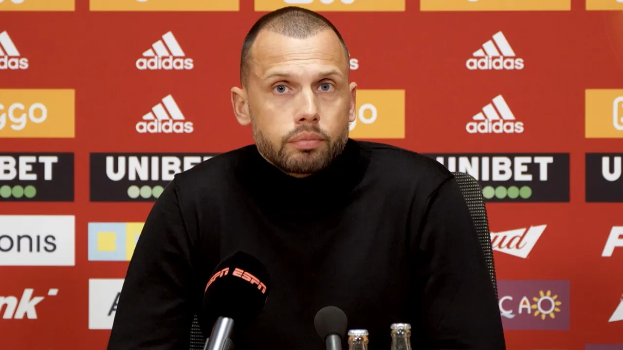 Heitinga verwacht snel duidelijkheid over zijn toekomst: 'Achter de schermen wordt hard gewerkt'