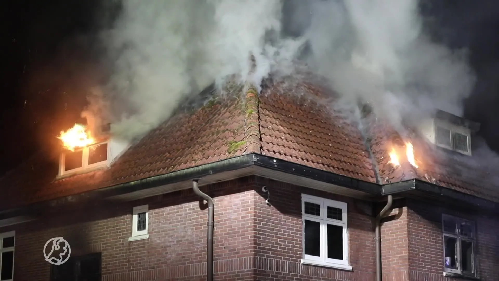 Grote brand legt seksclub Beekbergen in de as, vermoedens van brandstichting