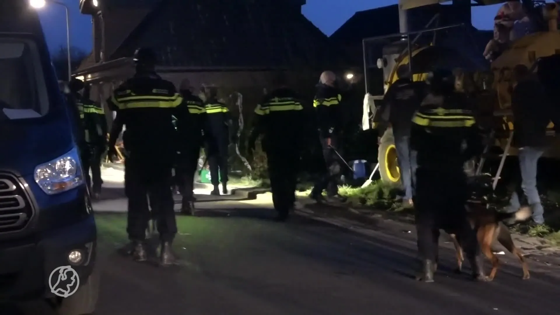Straatfeest met honderden mensen in De Goorn beëindigd door p...