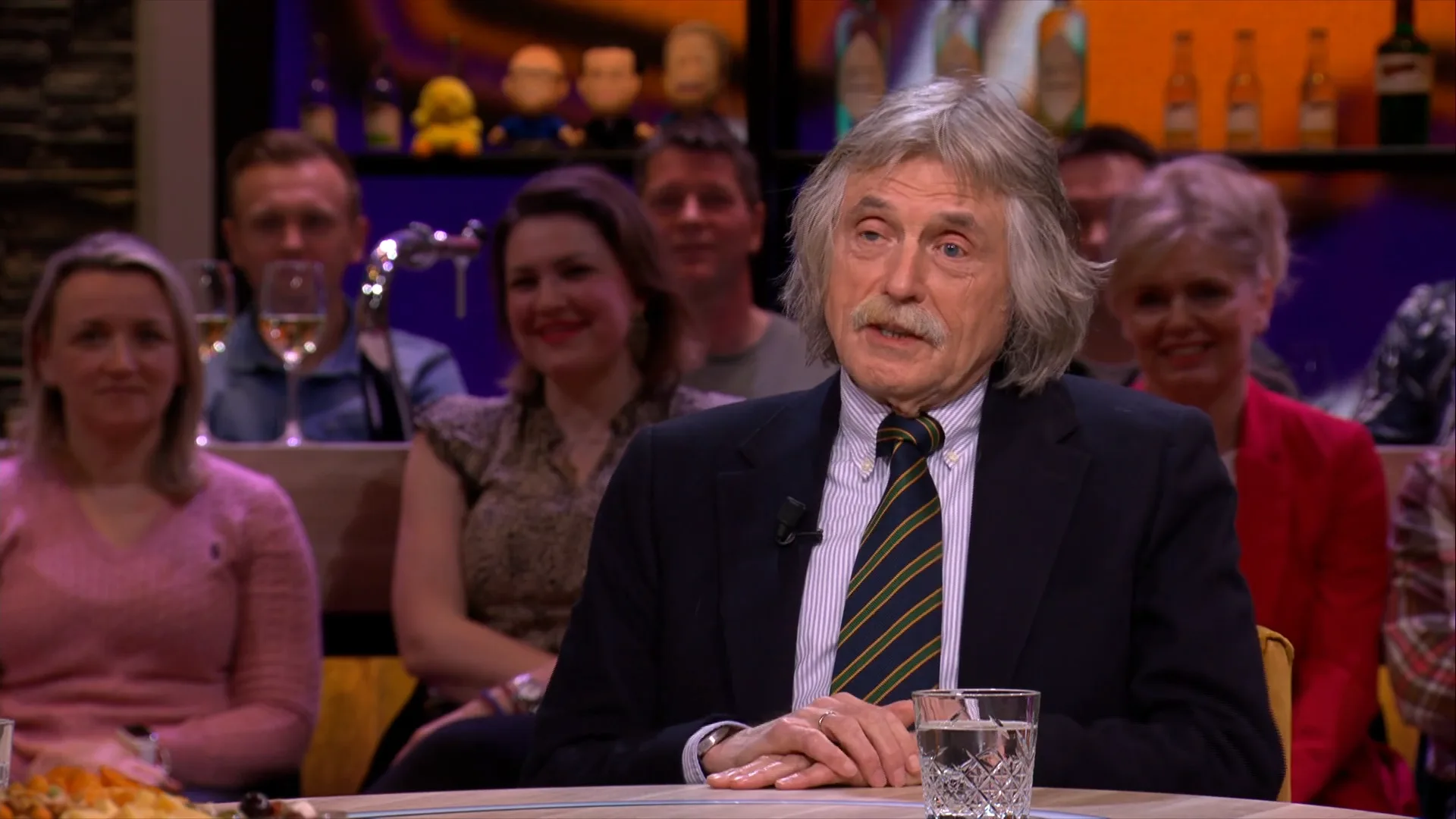 Ludiek spel op Utrechtse Vrijmarkt: stop een kaars in Johan Derksen