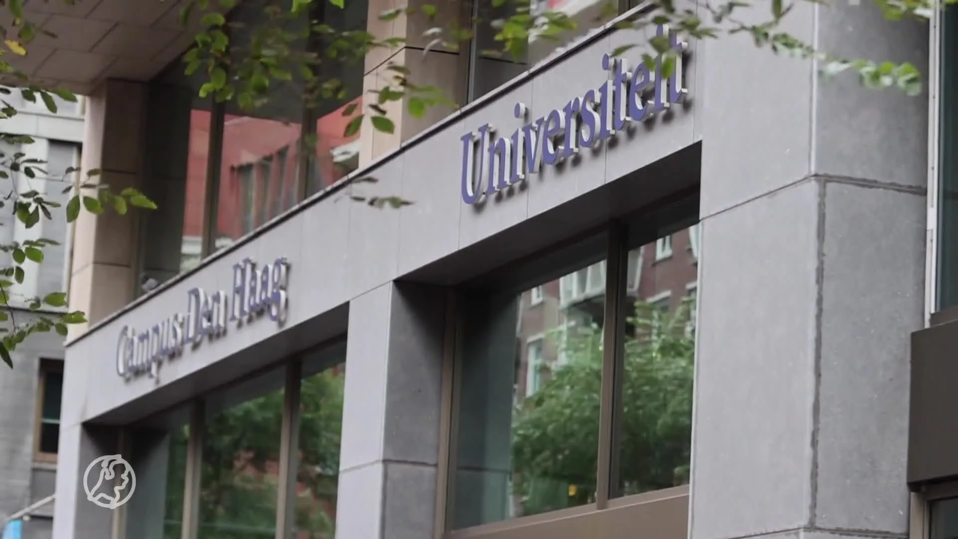 Gebouw Universiteit Leiden in Den Haag dicht om verhoogd veiligheidsrisico