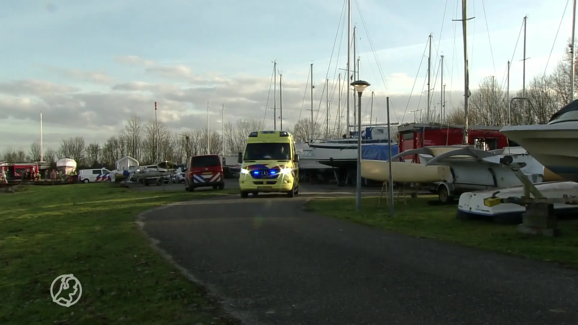 Boot kapseist in Almere, drenkelingen naar het ziekenhuis gebracht