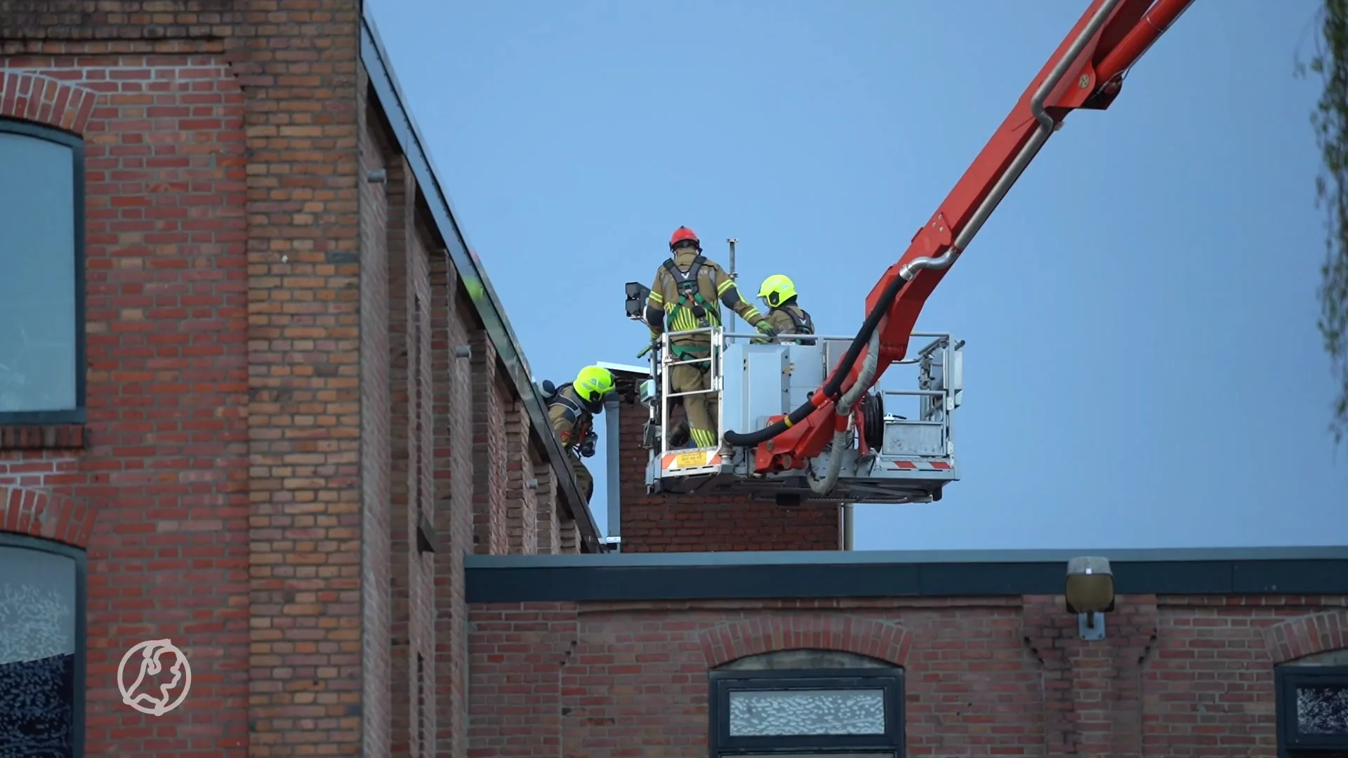 Bliksem ingeslagen in Rijen